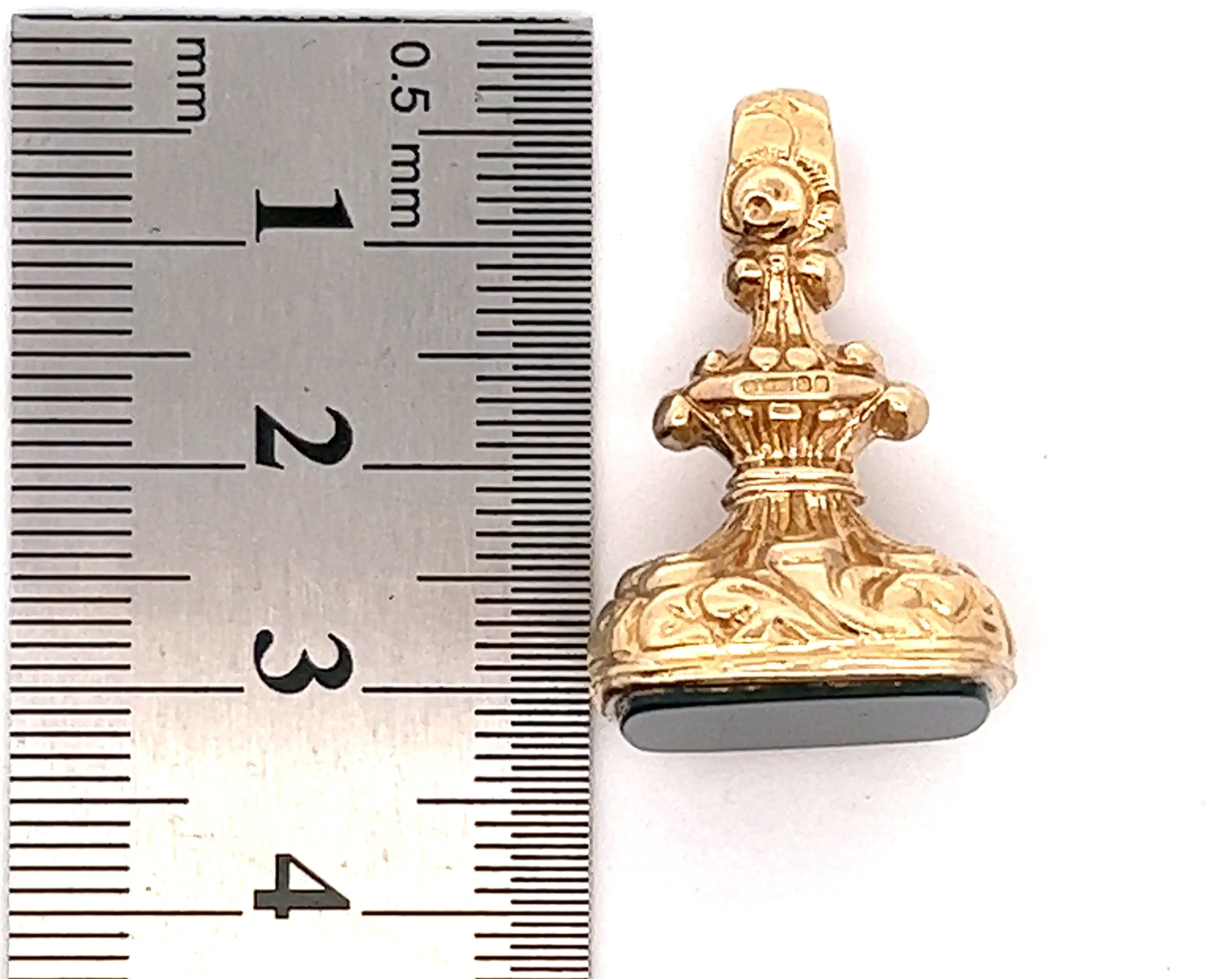 Bloodstone 9ct Yellow Gold Seal Pendant London c1977