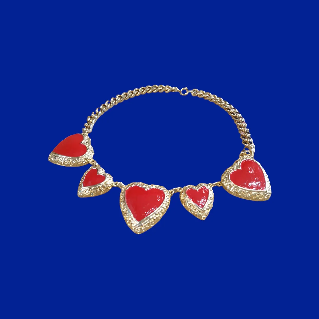 Red heart enamel fun vintage  necklace
